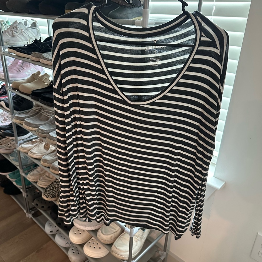 American Eagle Outfitters Black and White Striped V-Neck Long Sleeve Top